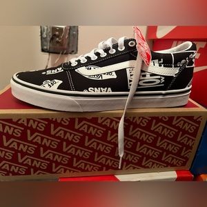 Black and white logo VANS